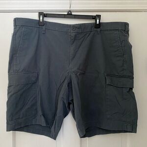 Dockers men’s khaki cargo type shorts size 46 in navy. Like new